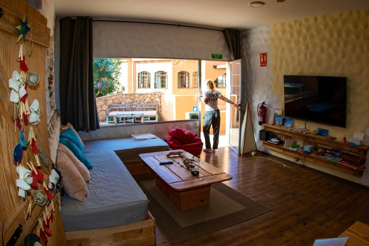 Wellenkind Surfschool Hostel La Pared  Exterior foto